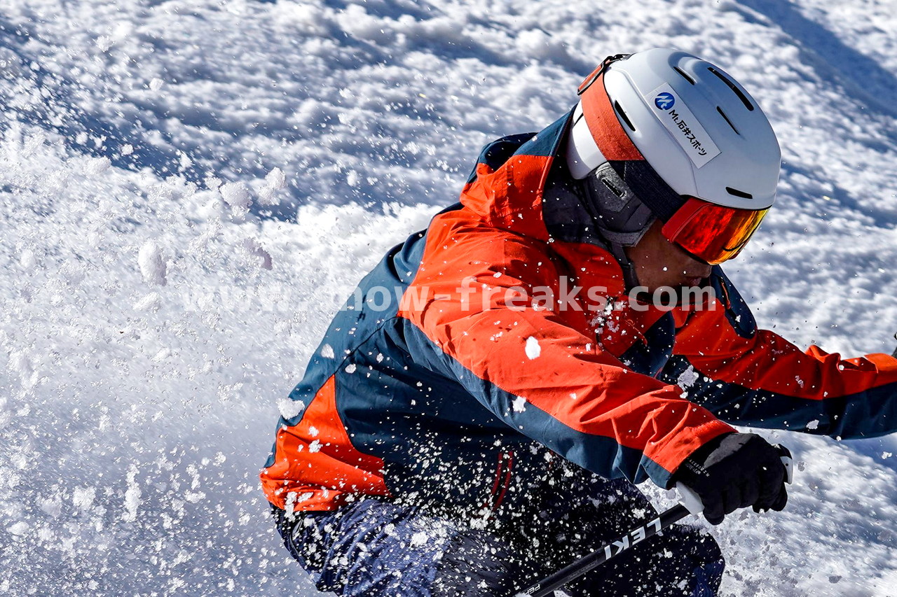 札幌国際スキー場 Mt.石井スポーツ ISHII SKI ACADEMY 校長・斉藤人之さんによる『斉藤塾』開講。本日のテーマは、「春雪！コブからスキーのたわみを楽しむ！！」(^^)v